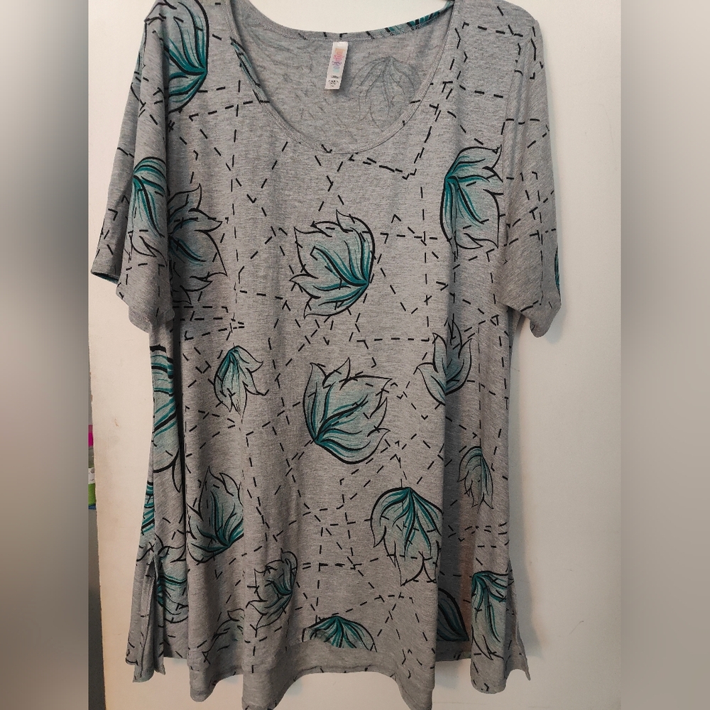 Lularoe flowy tunic